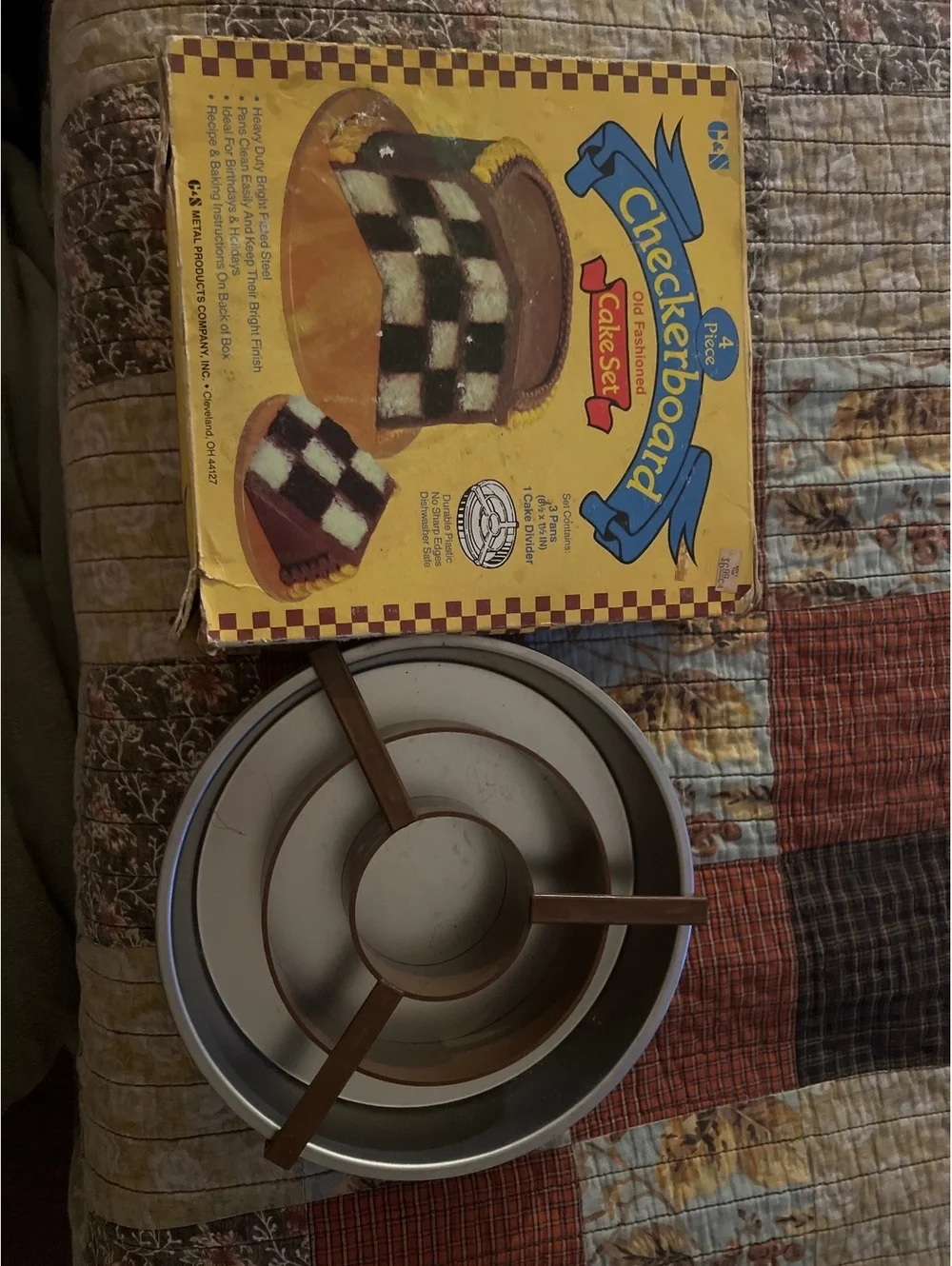 Vintage 4 Piece Old Fashioned Checkerboard Cake Set with Divider and 3 Pans